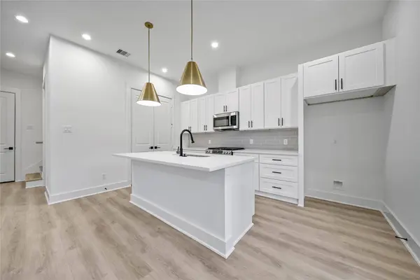 7705 Inwood Grove LN, Houston, TX 77088