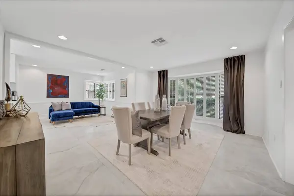 1030 Chantilly LN, Houston, TX 77018