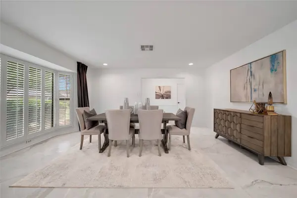 1030 Chantilly LN, Houston, TX 77018