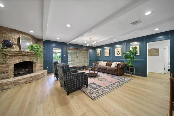 2415 Brookmere DR, Houston, TX 77008