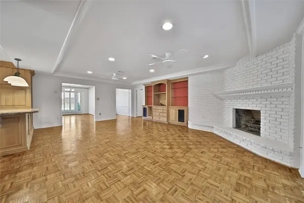 1147 Thornton RD, Houston, TX 77018