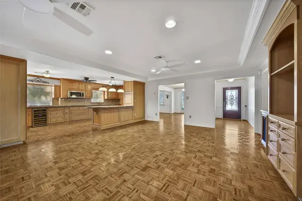 1147 Thornton RD, Houston, TX 77018