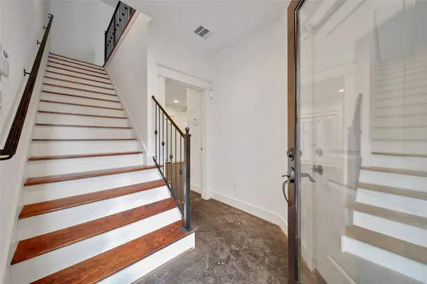 108 Riley LN, Houston, TX 77003