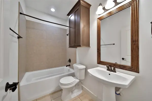 108 Riley LN, Houston, TX 77003