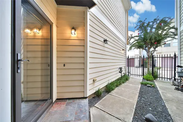 108 Riley LN, Houston, TX 77003