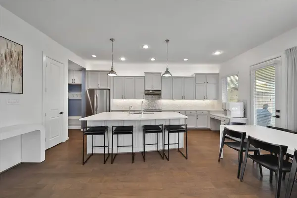8710 Strongoak LN, Houston, TX 77055