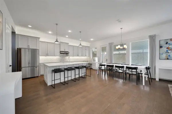 8710 Strongoak LN, Houston, TX 77055