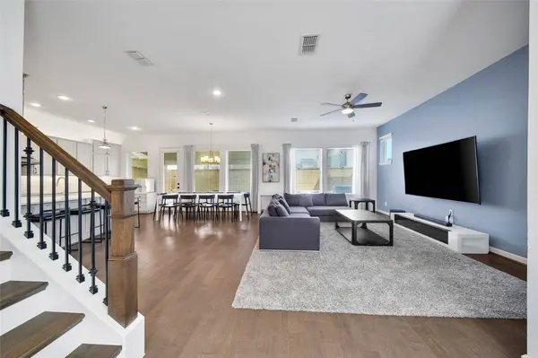 8710 Strongoak LN, Houston, TX 77055