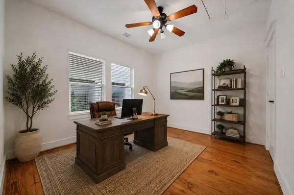 108 Riley LN, Houston, TX 77003