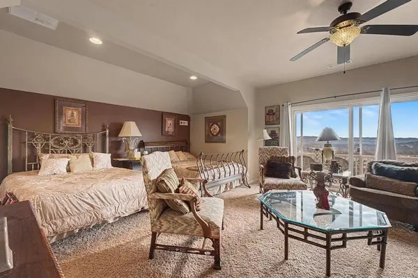 83 Sailboat Dr, Holiday Island, AR 72631