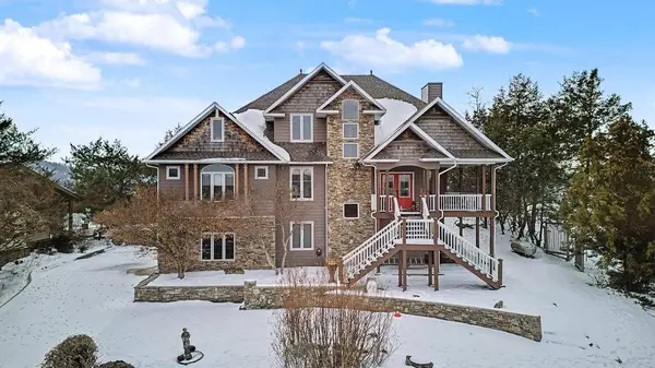 83 Sailboat Dr, Holiday Island, AR 72631