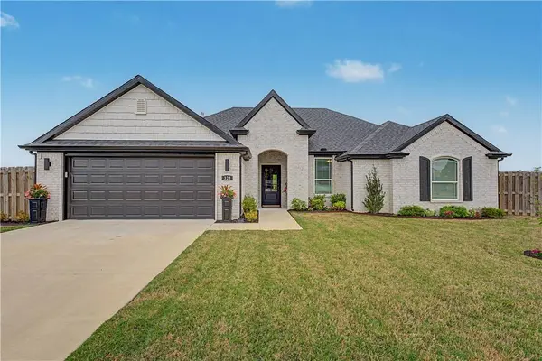 323 Divine Ct, Farmington, AR 72730