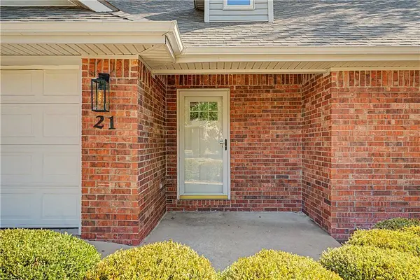 21 Greenridge Ln, Bentonville, AR 72712