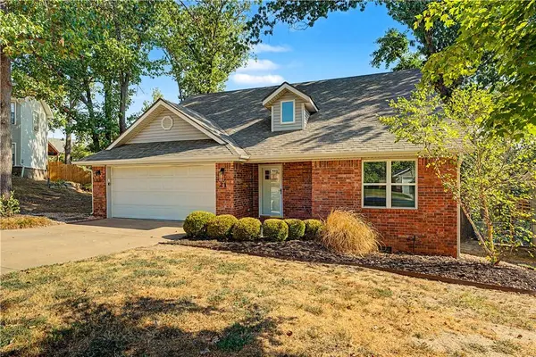 21 Greenridge Ln, Bentonville, AR 72712
