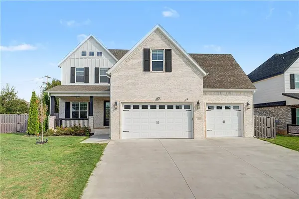 1302 Clarendon Ave, Bentonville, AR 72713