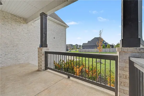 1302 Clarendon Ave, Bentonville, AR 72713