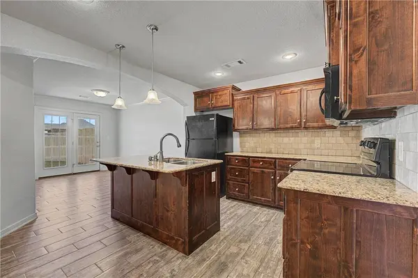 2101 Stonegrove Rd, Bentonville, AR 72713