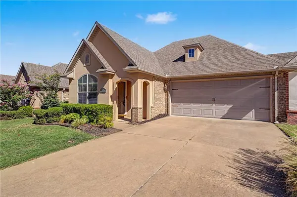 2101 Stonegrove Rd, Bentonville, AR 72713