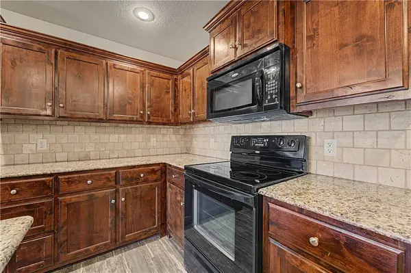2101 Stonegrove Rd, Bentonville, AR 72713