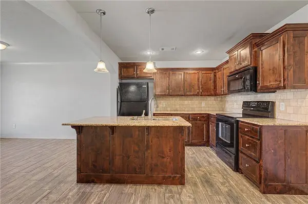 2101 Stonegrove Rd, Bentonville, AR 72713