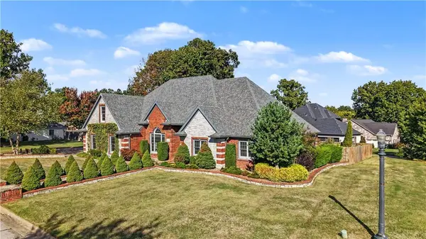 57 Stonehenge Dr, Bentonville, AR 72712