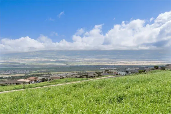 563 Kauna Lipo Dr, Wailuku, HI 96793