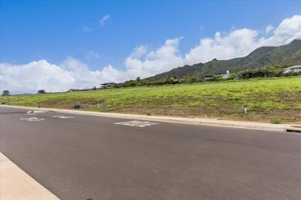 563 Kauna Lipo Dr, Wailuku, HI 96793