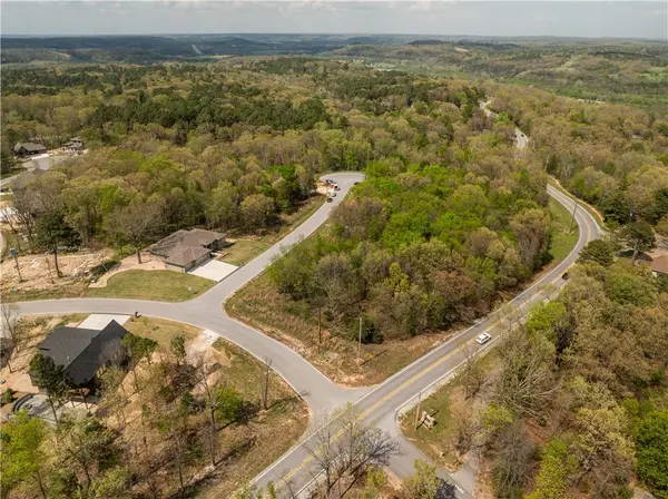 9 Glen Elgin Ct, Bella Vista, AR 72715