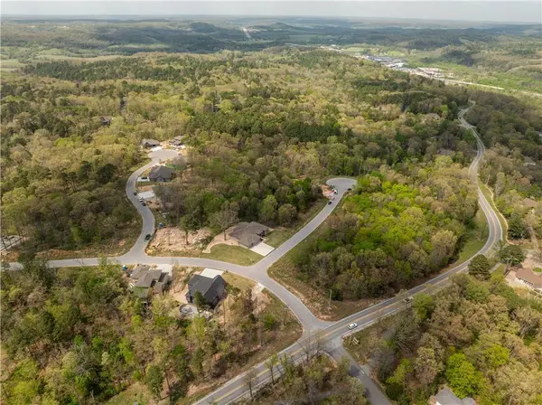 2 Glen Elgin Ct, Bella Vista, AR 72715