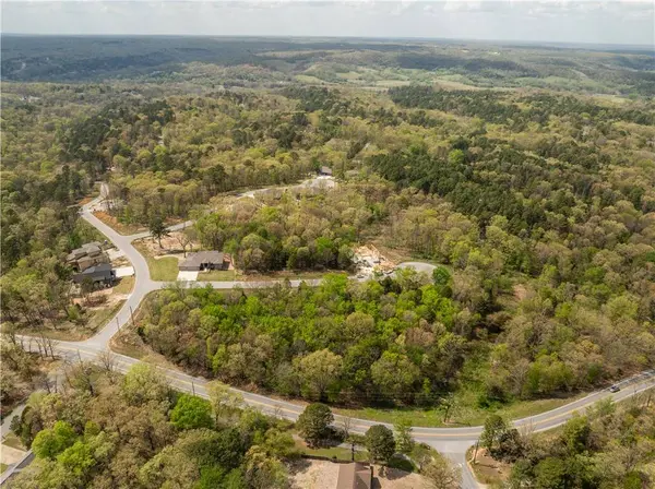 2 Glen Elgin Ct, Bella Vista, AR 72715