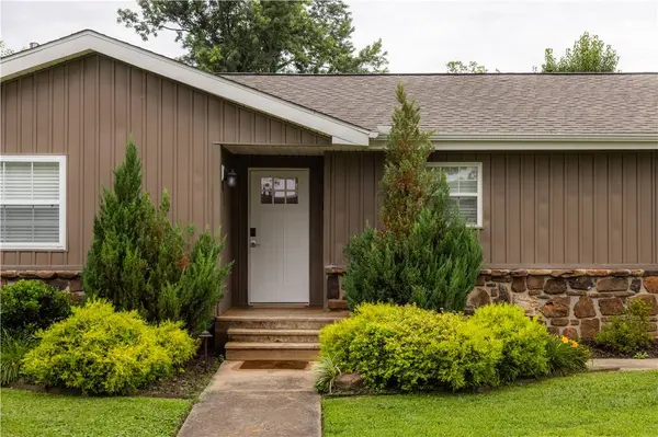 1102 NW 7th St, Bentonville, AR 72712