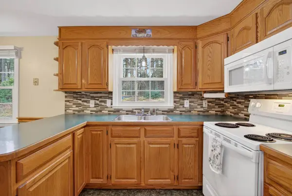 36 Bedford RD, Merrimack, NH 03054