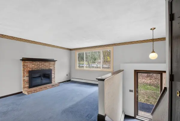 73 Nashua Rd, Pepperell, MA 01463-1441