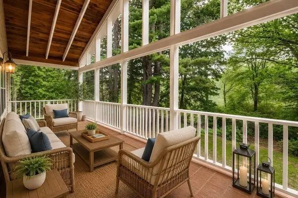 82 Cottage St, Natick, MA 01760