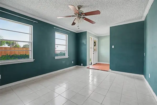 4614 Colgate LN, Garland, TX 75042