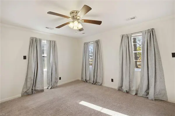 5912 Andrew PL, Newport News, VA 23605