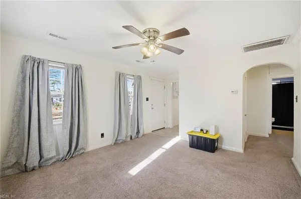 5912 Andrew PL, Newport News, VA 23605