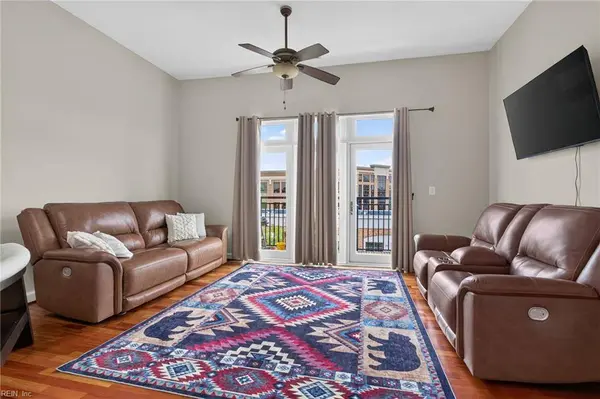670 Town Center DR Unit 404, Newport News, VA 23606