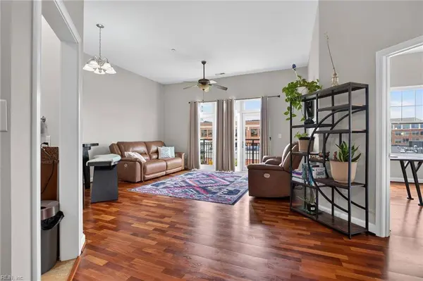 670 Town Center DR Unit 404, Newport News, VA 23606