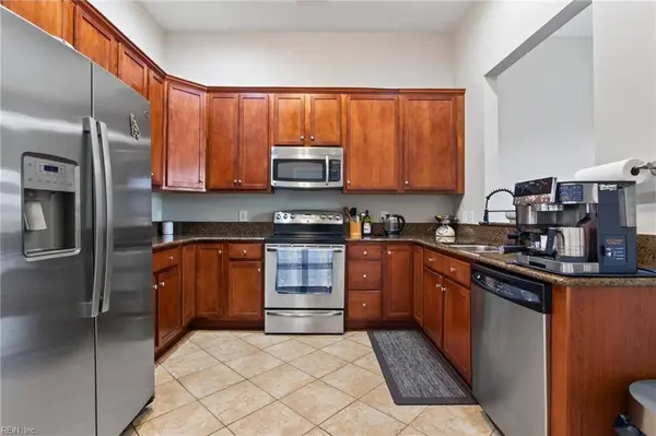 670 Town Center DR Unit 404, Newport News, VA 23606