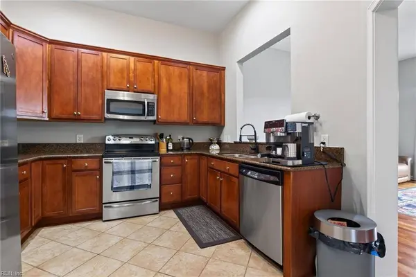 670 Town Center DR Unit 404, Newport News, VA 23606