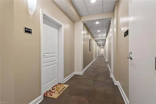 670 Town Center DR Unit 404, Newport News, VA 23606