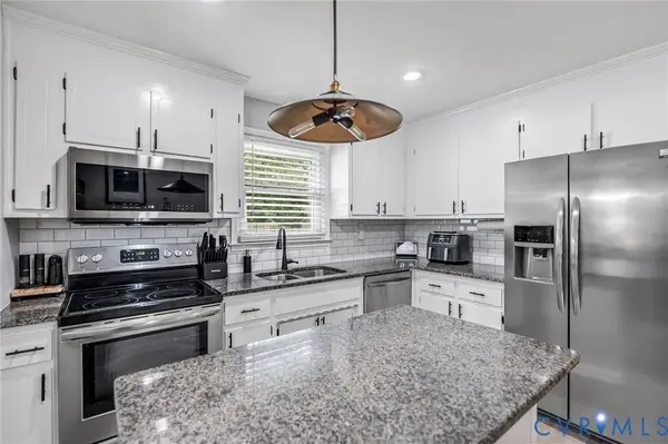 4221 Whitebirch DR, Chester, VA 23831