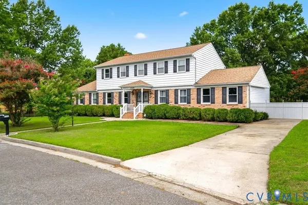 4508 Ridgecrest LN, Colonial Heights, VA 23834