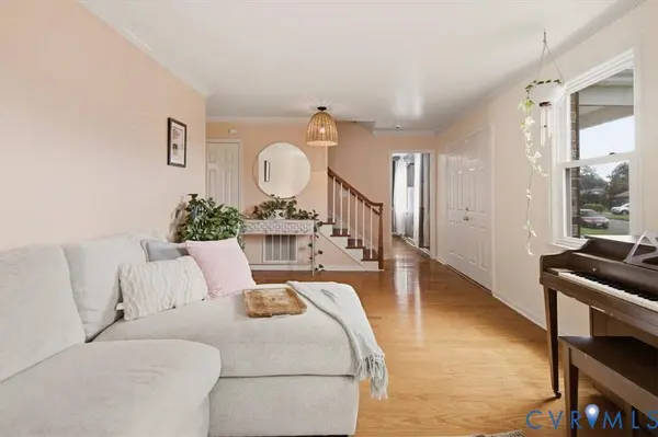 4508 Ridgecrest LN, Colonial Heights, VA 23834