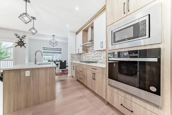 127 Saddlecrest GRV NE, Calgary, AB T3J2K3