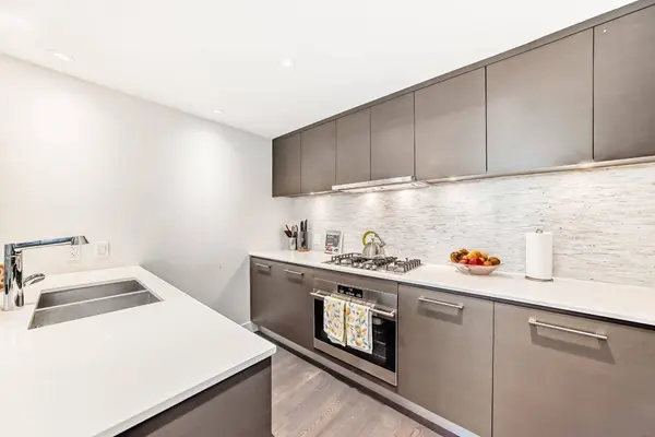 1025 5 AVE SW #1004, Calgary, AB T2P1N4