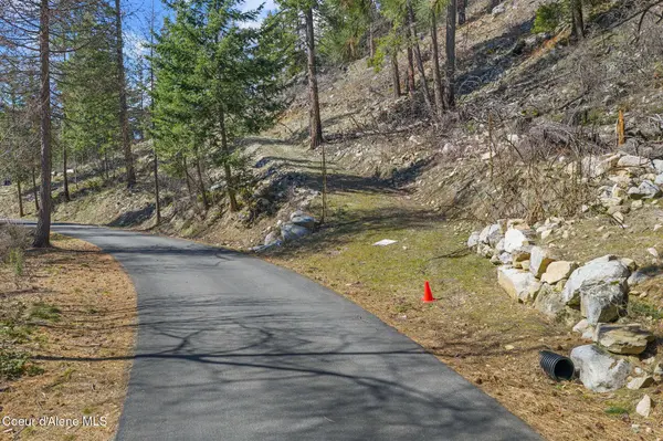 574 Glacier LOOP, Bayview, ID 83803