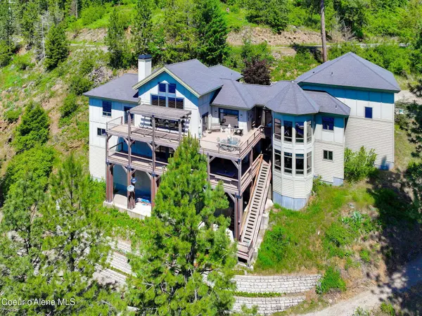 412 E Beachhouse Ln, Harrison, ID 83833