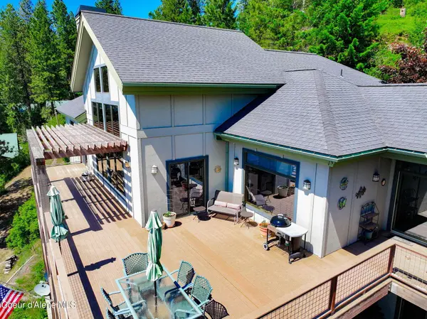 412 E Beachhouse Ln, Harrison, ID 83833